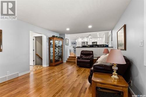 2215 Oddie Street, Regina, SK - Indoor Photo Showing Living Room