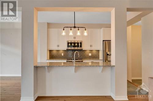 61 Pelham Crescent, Richmond, ON - Indoor Photo Showing Kitchen With Upgraded Kitchen