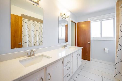 79 Williamson Drive, Caledonia, ON - Indoor Photo Showing Bathroom