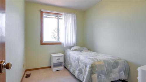 79 Williamson Drive, Caledonia, ON - Indoor Photo Showing Bedroom