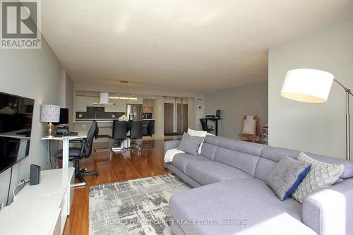 #2108 -131 Torresdale Ave, Toronto, ON - Indoor Photo Showing Living Room