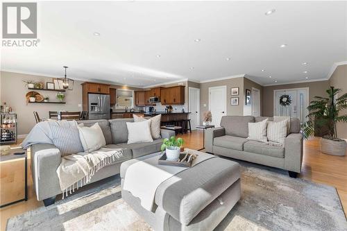 45 Forest Park Road, Pembroke, ON - Indoor Photo Showing Living Room