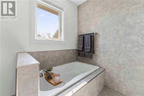 45 Forest Park Road, Pembroke, ON - Indoor Photo Showing Bathroom