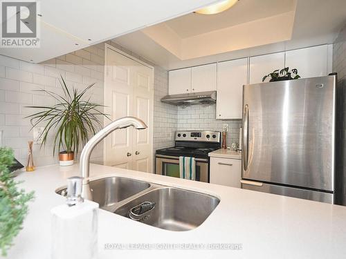 #2009 -285 Enfield Pl, Mississauga, ON - Indoor Photo Showing Kitchen With Double Sink