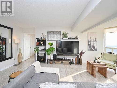 #2009 -285 Enfield Pl, Mississauga, ON - Indoor Photo Showing Living Room