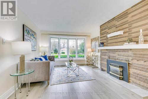 3096 Ballydown Crescent, Mississauga, ON - Indoor Photo Showing Living Room With Fireplace