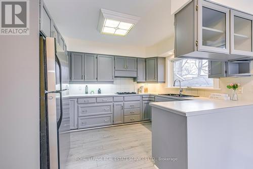 3096 Ballydown Cres, Mississauga, ON - Indoor Photo Showing Kitchen