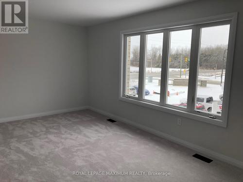 1466 Stovell Cres, Innisfil, ON - Indoor Photo Showing Other Room