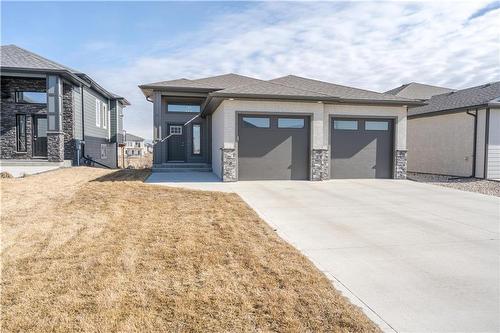 24 Aberdeen Drive, Niverville, MB - Outdoor With Facade