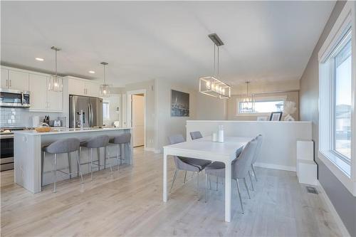 24 Aberdeen Drive, Niverville, MB - Indoor Photo Showing Dining Room