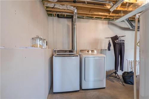 24 Aberdeen Drive, Niverville, MB - Indoor Photo Showing Laundry Room