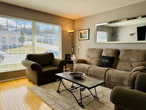 1300 20Th Street S, Cranbrook, BC - Indoor Photo Showing Living Room