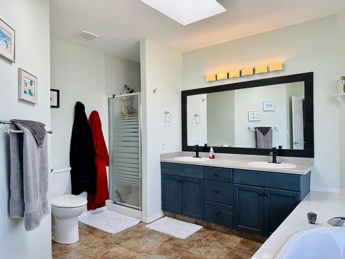 1300 20Th Street S, Cranbrook, BC - Indoor Photo Showing Bathroom