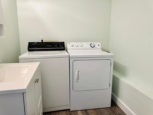 1300 20Th Street S, Cranbrook, BC - Indoor Photo Showing Laundry Room