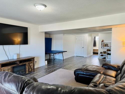 1300 20Th Street S, Cranbrook, BC - Indoor Photo Showing Living Room