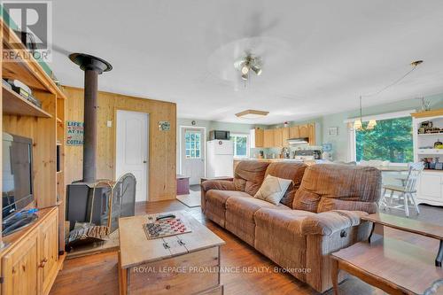 1013 Turner Way S, Central Frontenac, ON - Indoor Photo Showing Living Room