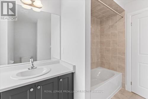 17 Corley Street, Kawartha Lakes, ON - Indoor Photo Showing Bathroom