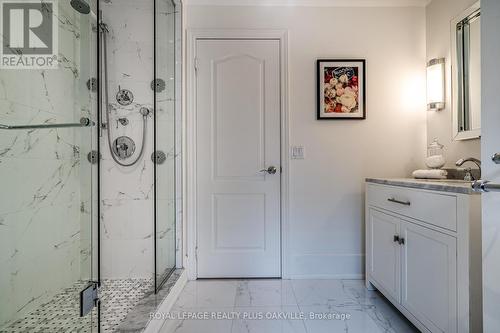 436 Doverwood Dr, Oakville, ON - Indoor Photo Showing Bathroom