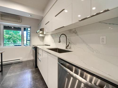 Kitchen - 101-1819 Av. Glendale, Montréal (Outremont), QC - Indoor Photo Showing Kitchen With Upgraded Kitchen