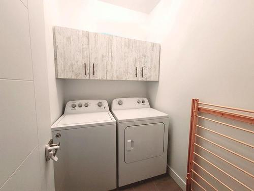 Laundry room - 1 Rue Nycole, Saint-Bernard-De-Lacolle, QC - Indoor Photo Showing Laundry Room