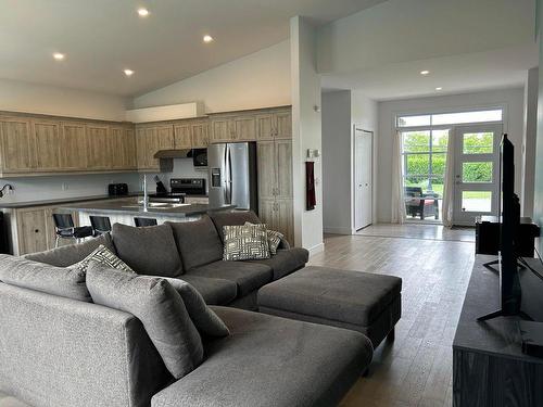 Overall view - 1 Rue Nycole, Saint-Bernard-De-Lacolle, QC - Indoor Photo Showing Living Room