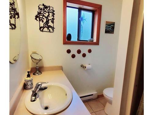 320 Leighton Way, Tofino, BC - Indoor Photo Showing Bathroom