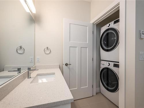 191 Golden Oaks Cres, Nanaimo, BC - Indoor Photo Showing Laundry Room