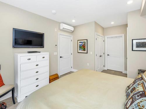 102-741 Travino Lane, Saanich, BC - Indoor Photo Showing Bedroom
