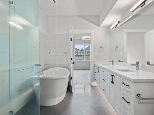 105-1444 Crown Isle Dr, Courtenay, BC - Indoor Photo Showing Bathroom