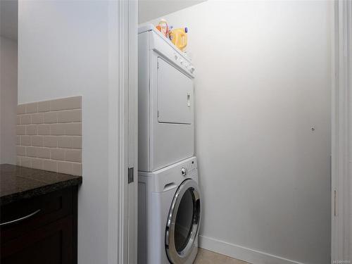 302-611 Goldstream Ave, Langford, BC - Indoor Photo Showing Laundry Room