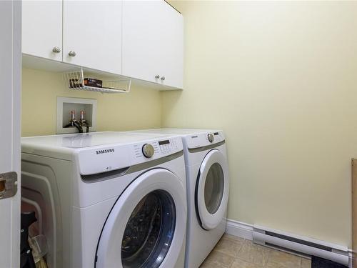 11-1285 Guthrie Rd, Comox, BC - Indoor Photo Showing Laundry Room