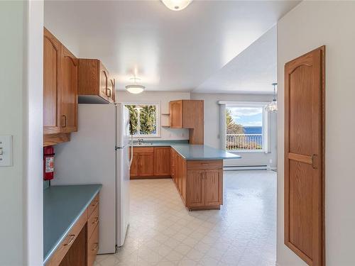 3512 Stephenson Point Rd, Nanaimo, BC - Indoor Photo Showing Kitchen
