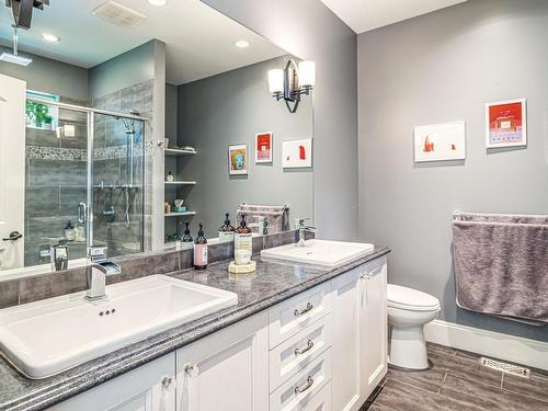 , BC - Indoor Photo Showing Bathroom