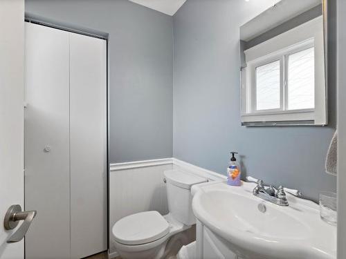 111 Ponderosa Ave, Logan Lake, BC - Indoor Photo Showing Bathroom
