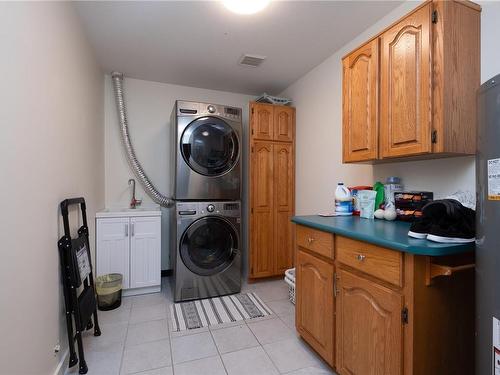 1540 Stag Rd, Campbell River, BC - Indoor Photo Showing Laundry Room