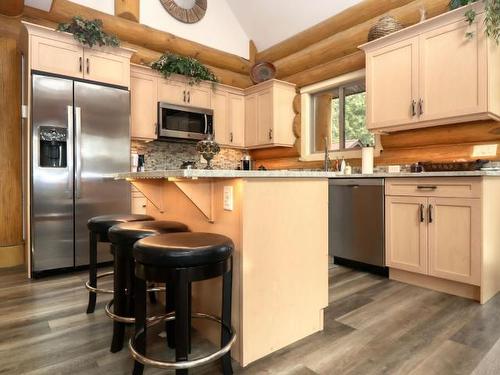 2589 Airstrip Road, North Shuswap, BC - Indoor Photo Showing Kitchen