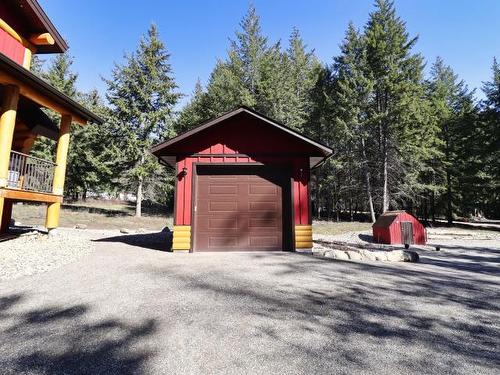 2589 Airstrip Road, North Shuswap, BC - Outdoor