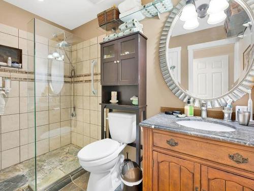 13-1855 Hillside Drive, Kamloops, BC - Indoor Photo Showing Bathroom