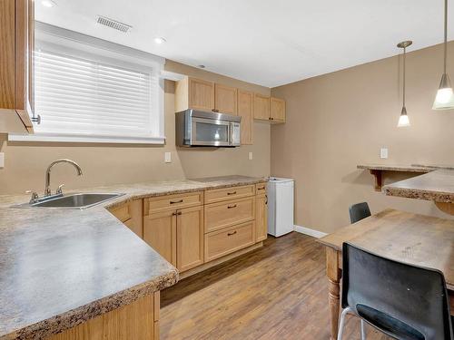 13-1855 Hillside Drive, Kamloops, BC - Indoor Photo Showing Kitchen