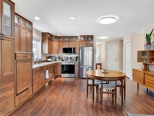 13-1855 Hillside Drive, Kamloops, BC - Indoor Photo Showing Kitchen