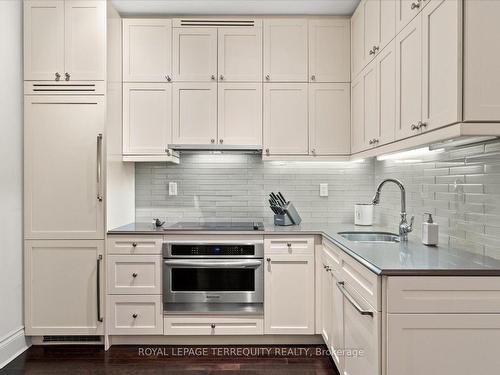332-22 Leader Lane, Toronto, ON - Indoor Photo Showing Kitchen With Upgraded Kitchen