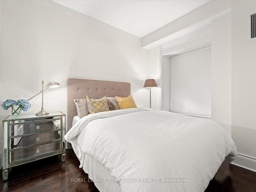 332-22 Leader Lane, Toronto, ON - Indoor Photo Showing Bedroom