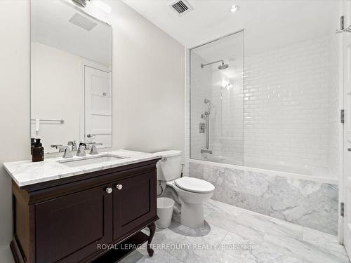 332-22 Leader Lane, Toronto, ON - Indoor Photo Showing Bathroom
