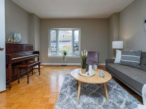 20 Redwing Pl, Toronto, ON - Indoor Photo Showing Living Room