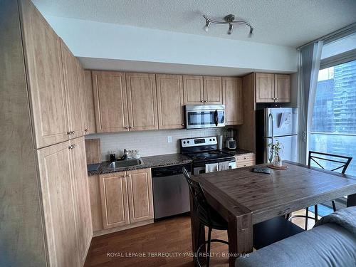 3709-55 Bremner Blvd, Toronto, ON - Indoor Photo Showing Kitchen With Stainless Steel Kitchen