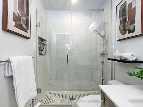 25 Johnson Rd, Aurora, ON - Indoor Photo Showing Bathroom