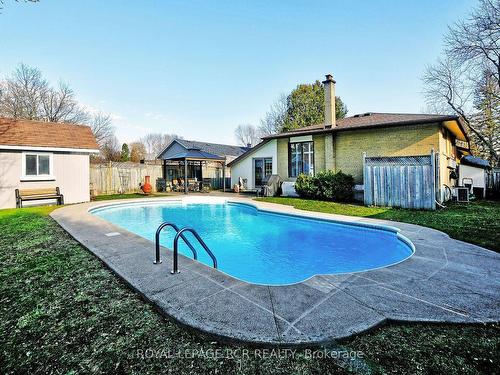 25 Johnson Rd, Aurora, ON - Outdoor With In Ground Pool With Backyard