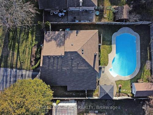 25 Johnson Rd, Aurora, ON - Outdoor With In Ground Pool