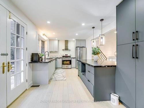 1234 Devon Rd, Oakville, ON - Indoor Photo Showing Kitchen With Upgraded Kitchen
