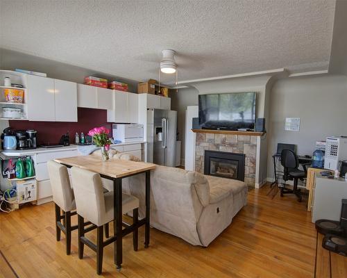 2105 25 Avenue, Vernon, BC - Indoor With Fireplace